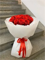алые розы 10012