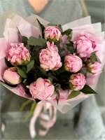 9 пионов 10024